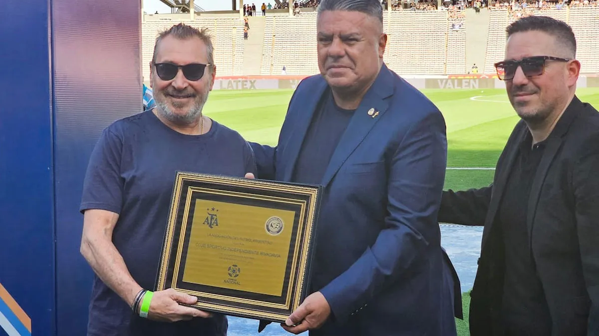 Daniel Vila fue reconocido por el presidente de la AFA, Claudio 