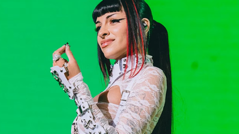 Cazzu anunció su embarazo en pleno show: el emotivo video
