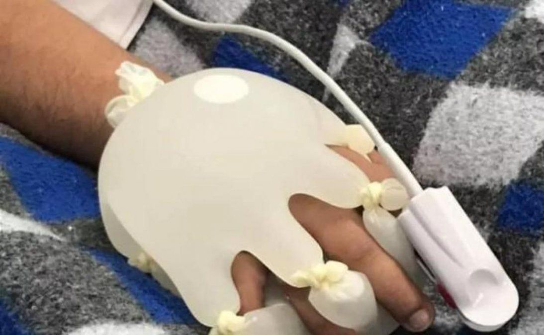 La mano de Dios:&nbsp; A través de un guante de látex