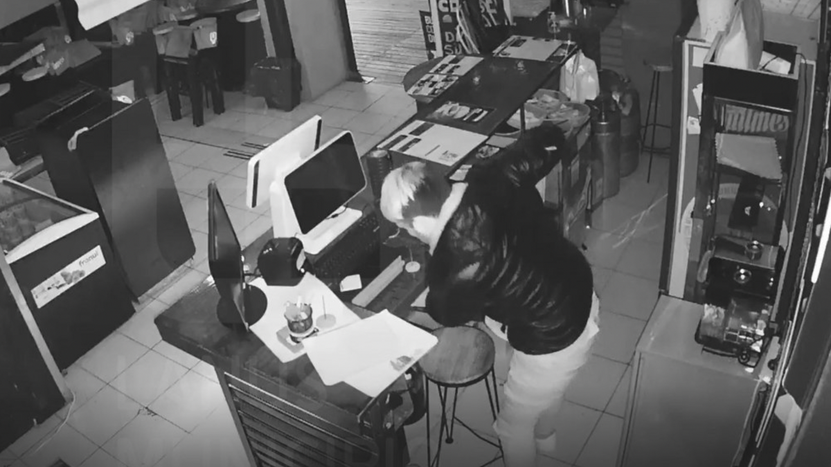 Un delincuente fue apresado y puesto en libertad a las pocas horas de su detención (Foto: captura de video).
