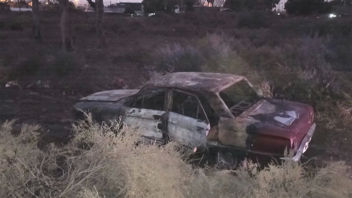Mendoza: encontraron el cuerpo de un hombre atado y golpeado en el baúl de un auto incendiado (Foto: Diario Uno Mendoza).