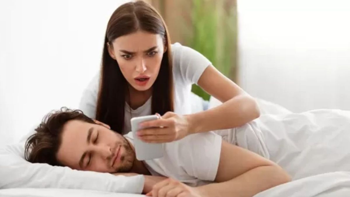 Qué significa desconfiar de tu pareja en una relación