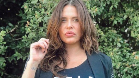 Nazarena Vélez en ropa interior frente al espejo mostró todos los defectos de su cuerpo: ¿Qué hago? ¿me río o lloro?