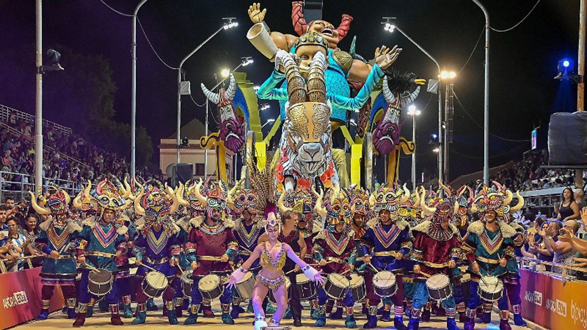 El carnaval de Gualeguaychú convoca cada año a miles de argentinos que lo eligen como un destino habitual para una escapada de fin de semana durante el verano. (Foto Carnaval del País) 