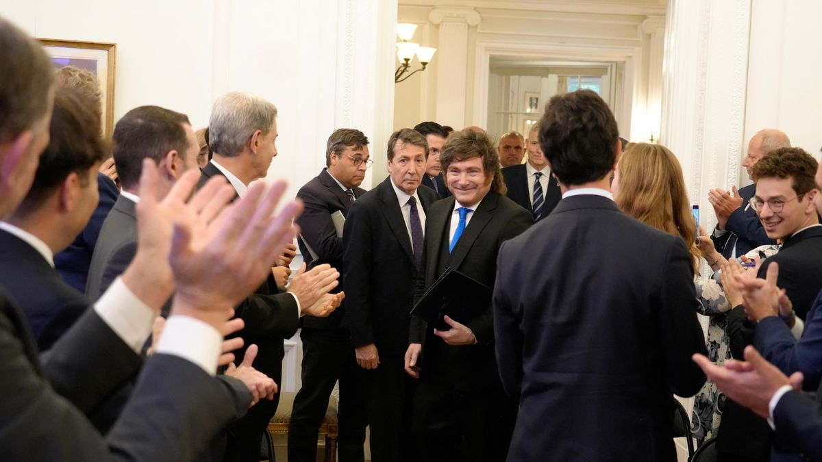 Javier Milei encabezó un acto en la Embajada argentina en Washington y reafirmó el compromiso del Gobierno con la lucha contra el antisemitismo. (Foto: Presidencia).&nbsp;