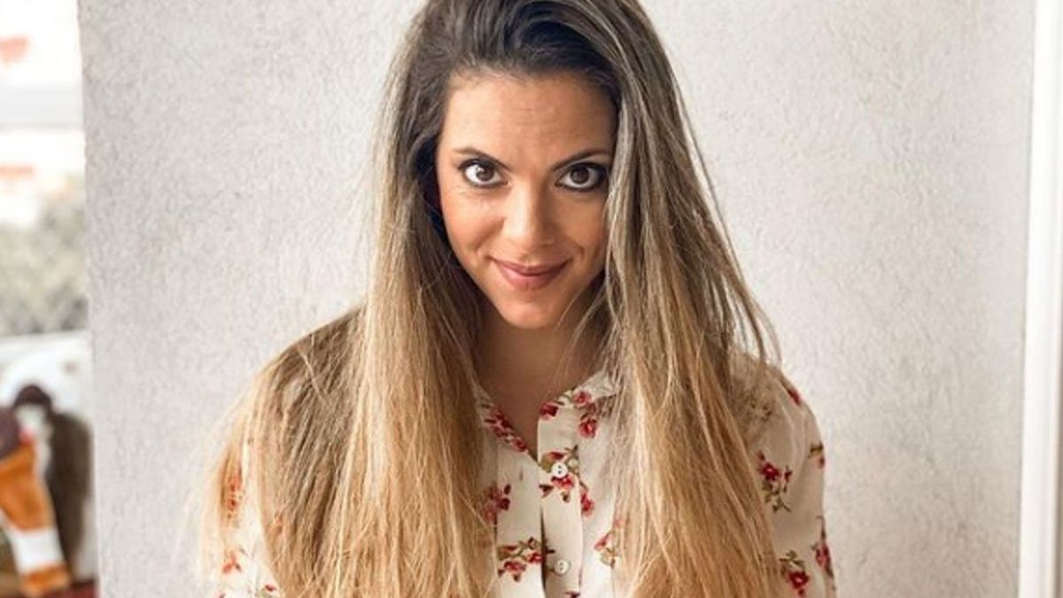 La versión más sexy de Belu Lucius: en la cama con terrible escote