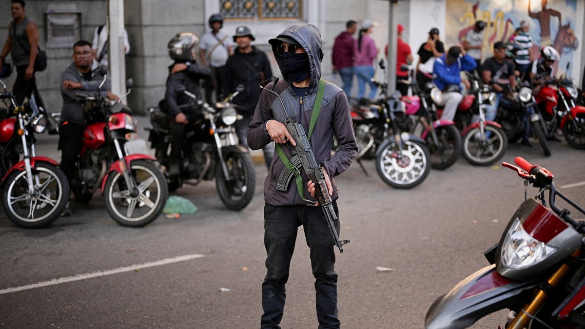 El decreto de estado de excepción lleva la firma de Nicolás Maduro. (Foto: Reuters).