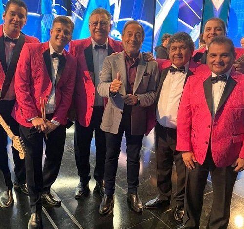 Los Palmeras, filmaron una participación en el film a pedido de Guillermo Francella.