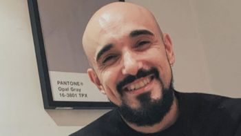 Abel Pintos se tatuó la inicial de su hijo y la de la hija de su pareja, Mora Calabrese