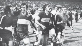 Un gol fantasma y el árbitro que fue a trabajar a la mañana: anécdotas de la primera final de la historia entre River y Boca