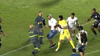 Tras quedar eliminado de la Copa do Brasil, un hincha de Santos intentó agredir al arquero de Corinthians