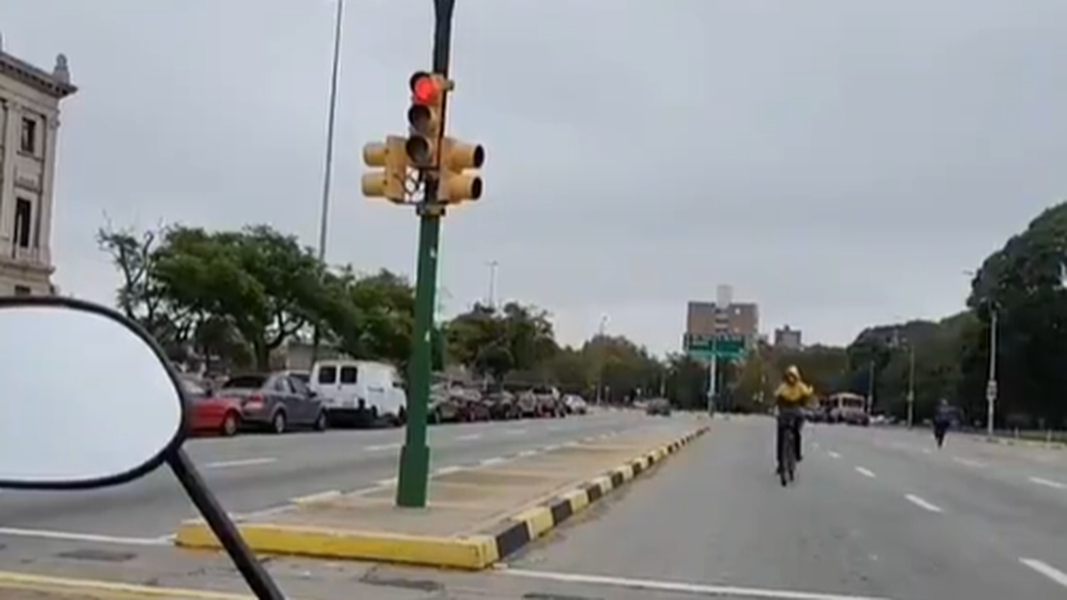 Motoquero vio que le robaban a una mujer