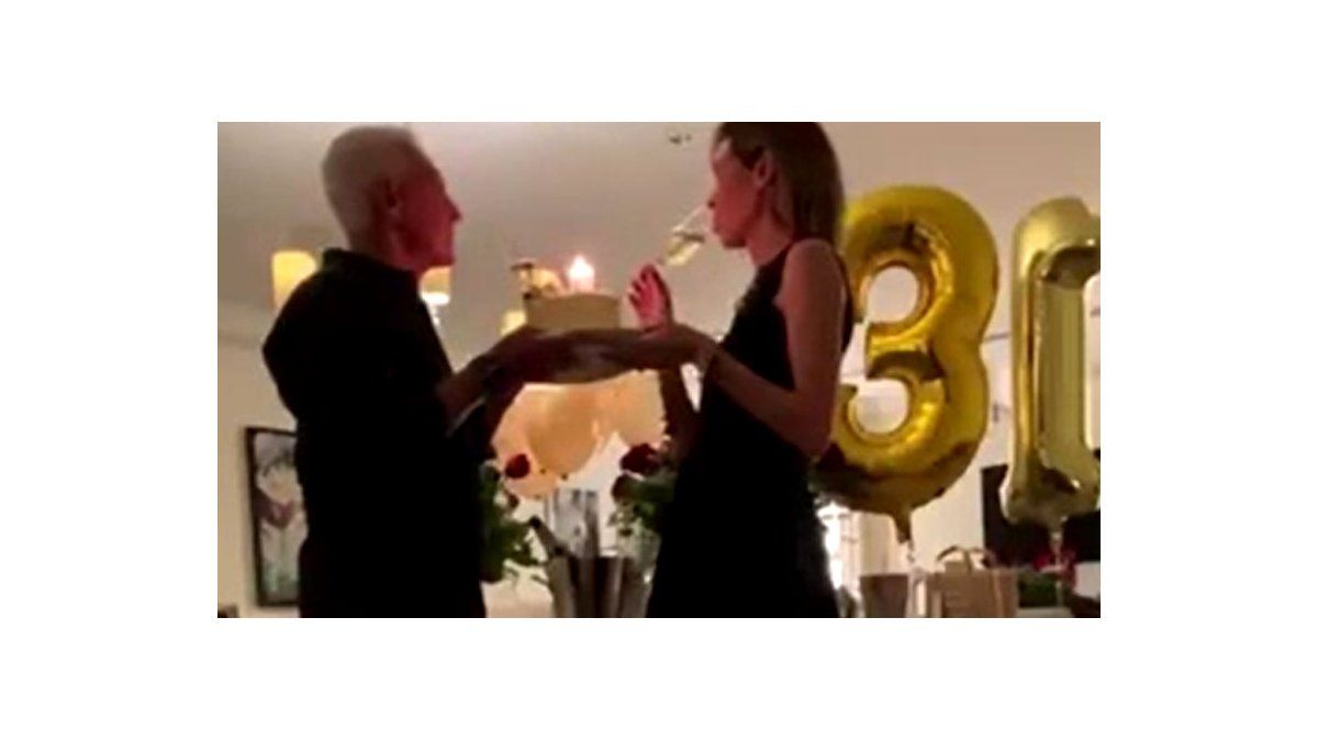 El bizarro brindis de cumpleaños de Elina Fernández y Eduardo Costantini que se volvió viral