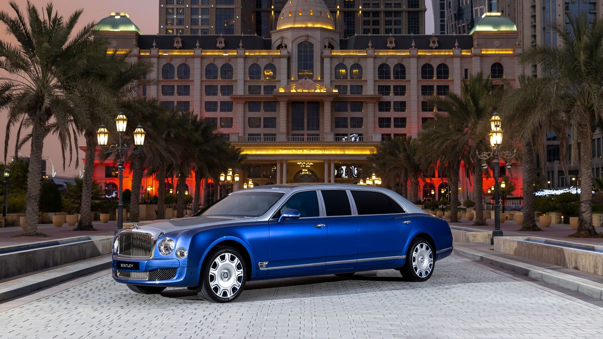 Bentley pone a la venta 5 automóviles fabricados en 2015