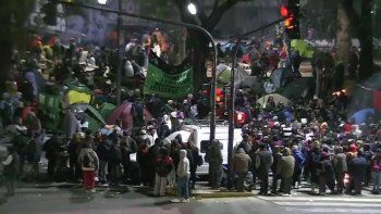 Los piqueteros advirtieron que mantendrán el acampe hasta las 10 de la mañana