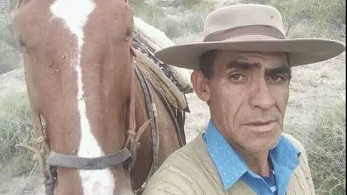 Vicente Sabino Gatica tenía 51 años y cuando quiso separar a las dos hinchadas un piedrazo le dio en la cabeza.