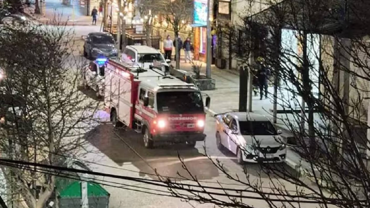 Un egresado murió tras caer del sexto piso de un hotel en Bariloche. (Foto: gentileza La Nación)