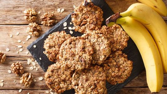 Cookies de avena y banana: la receta casera para hacer las galletitas saludables del momento