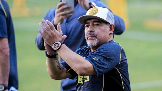 Al borde de las lágrimas, Maradona pidió por una Argentina que cambie, coma y que vaya para adelante