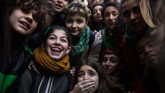 Hijas del fuego: qué piensan las jóvenes y adolescentes que militan por el aborto legal