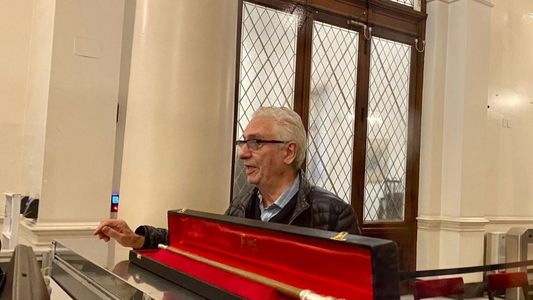 Juan Carlos Pallarols entregó en la Casa Rosada el bastón presidencial que usará Javier Mielei en su asunción