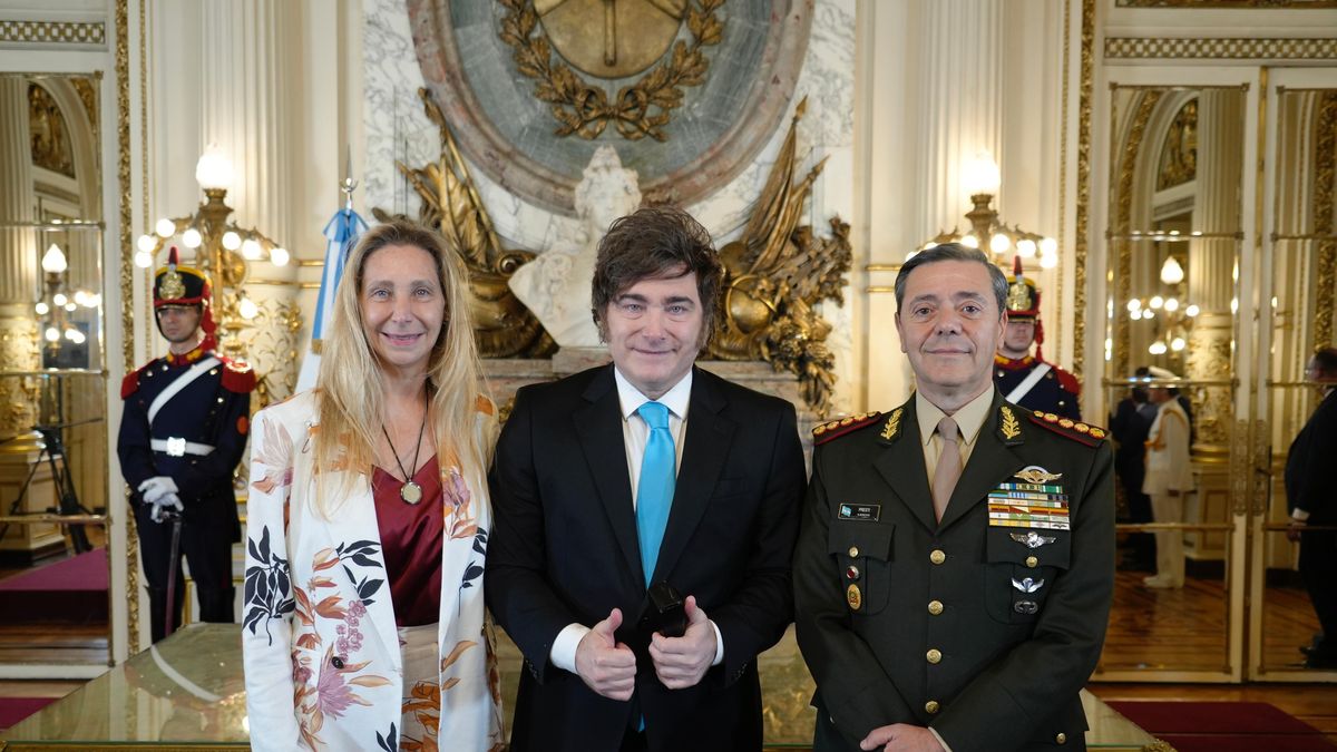 El presidente Javier Milei le tomó juramento a Carlos Presti como ...