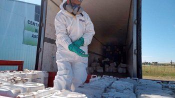 Los envases de los agroquímicos, que contaminan el ambiente y son riesgosos para la salud humana. Los envases de los agroquímicos, que contaminan el ambiente y son riesgosos para la salud humana.