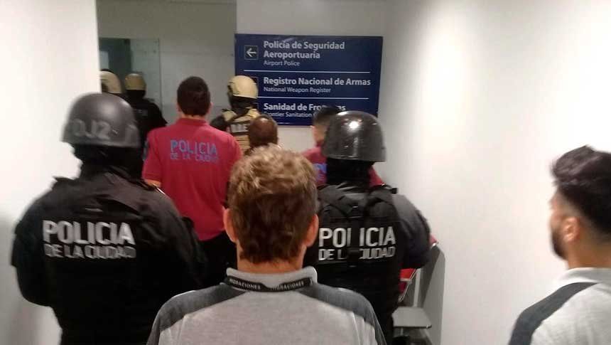 Dos hombres, uno peruano y el otro uruguayo, fueron deportados del país por delinquir