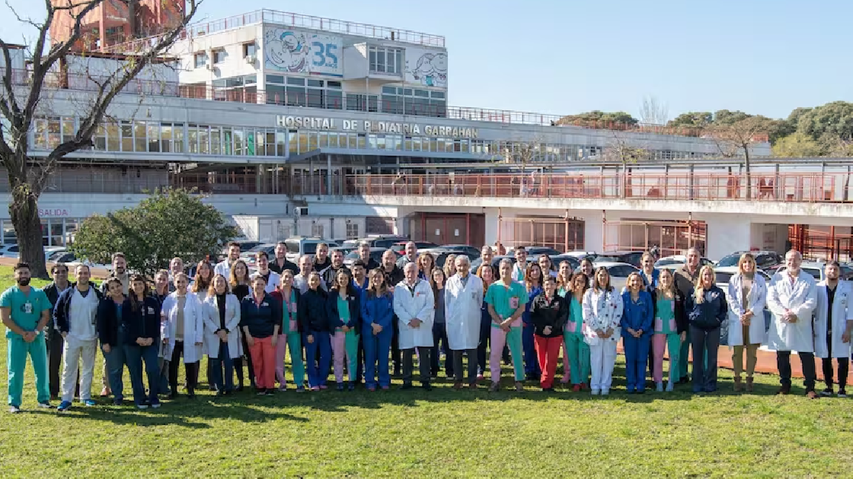Más de 100 profesionales lograron realizar tres trasplantes simultáneos en el Hospital Garrahan. (Foto: Hospital Garrahan)