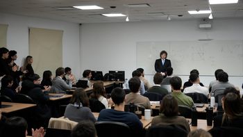 Milei dio clases de macroeconomía avanzada ante alumnos de una universidad privada