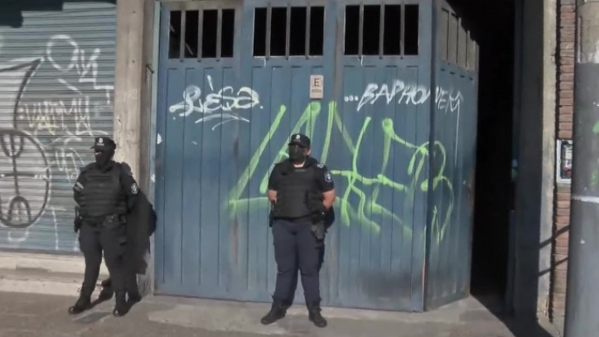 Un hombre baleó a un vecino y se atrincheró en su casa en Villa Tesei
