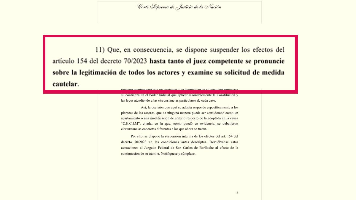 El punto de la acordada de la Corte Suprema que suspende la aplicaci&oacute;n del art&iacute;culo 154 del DNU presidencial sobre las tierras. (Foto: A24.com)