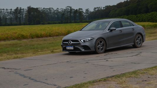 Mercedes-Benz vendió más de 2,4 millones de unidades en 2021
