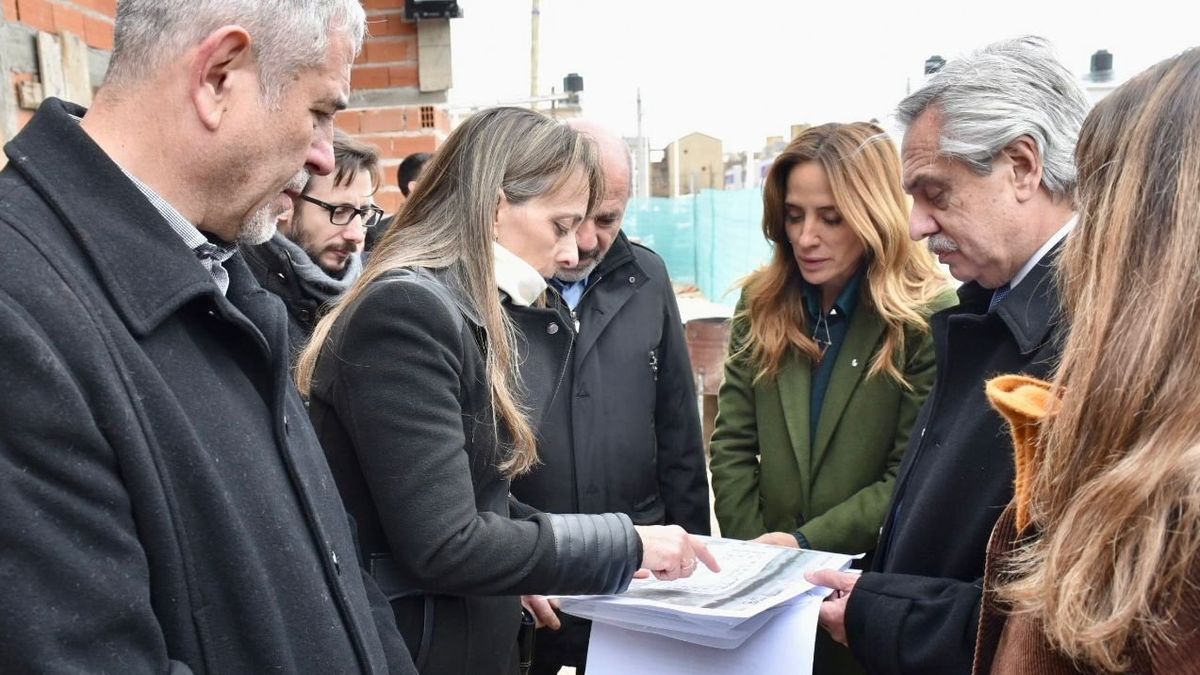 Fernández, Ferraresi y Secco entregaron 224 viviendas en Ensenada.