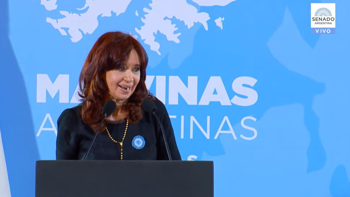 Cristina Kirchner, en el homenaje a los ex combatientes: “Malvinas puso punto final al partido militar en Argentina”