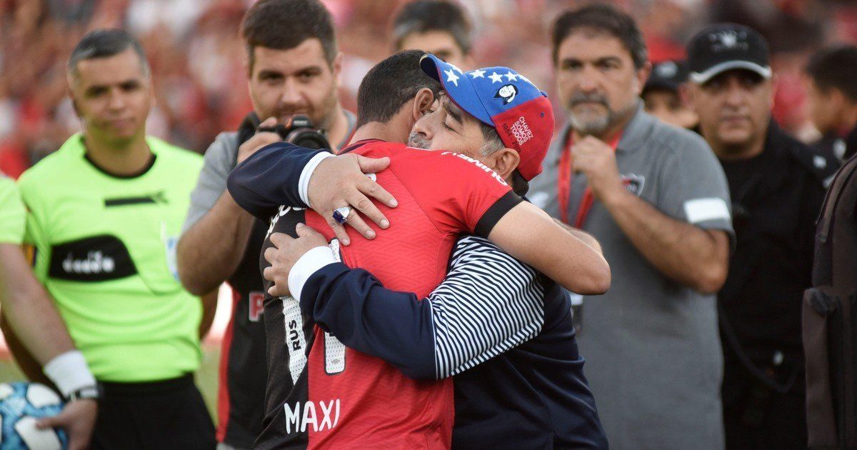 El emocionante recibimiento que Newells le hizo a Diego Maradona en el Coloso del Parque