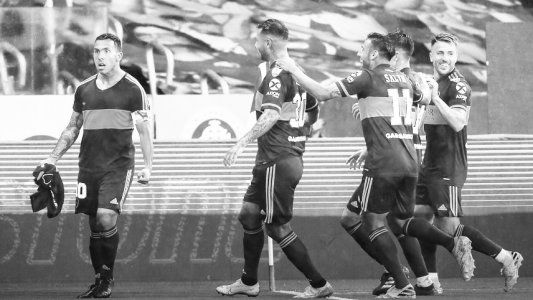 Con gol de Tevez y dedicatoria a Maradona, Boca le ganó 1-0 a Inter en Porto Alegre por la ida de los octavos