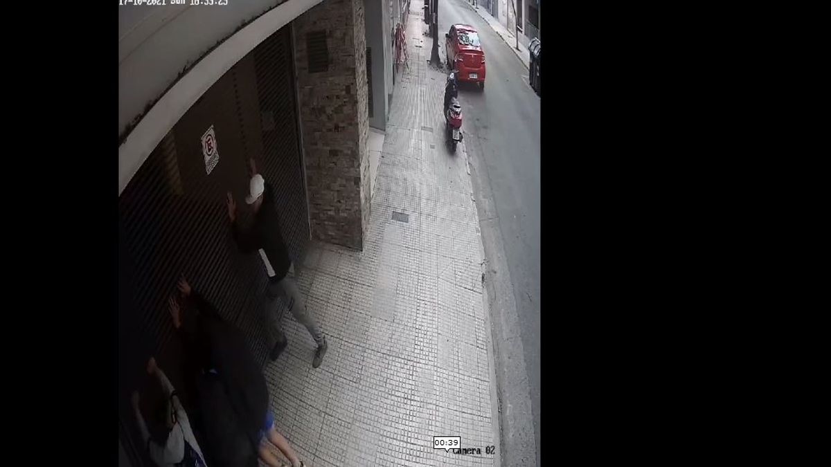 Volvieron los ataques pirañas de los roba bicis en Almagro. (Captura de video)