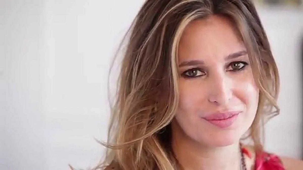 Dolores Barreiro borró la foto besándose con otra mujer y aclaró: Cuando uno tiene el corazón herido...