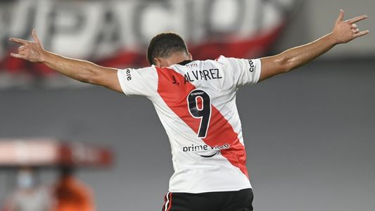 River goleó 4-1 a Patronato con un triplete de Julián Álvarez