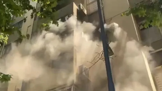Flores: un incendio en el tercer piso de un edificio dejó dos muertos y seis personas hospitalizadas