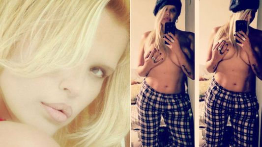 Nazarena Vélez bien sensual en una foto frente al espejo en topless