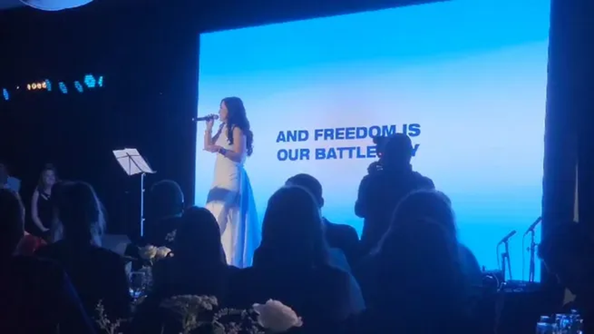 Milei ganó y todos lo saben: Javier Milei recibió una canción de una artista texana y fue el hit de la cena de CPAC Argentina