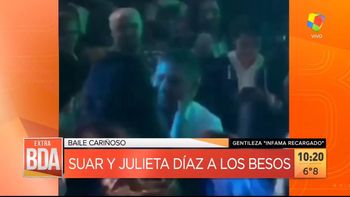 Video: Adrián Suar y Julieta Díaz, a los besos en una fiesta