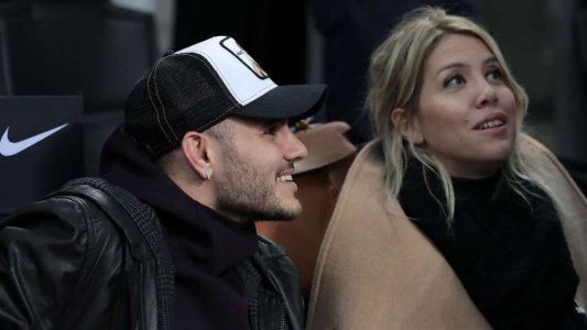 Wanda Nara quemó una foto en la que está con Mauro Icardi