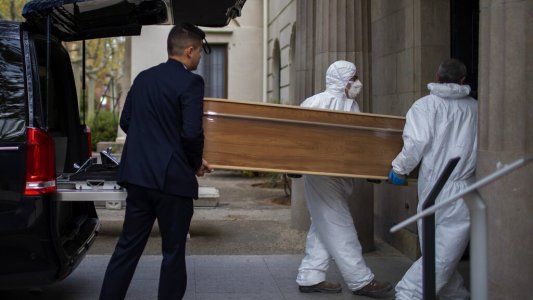 La pesadilla que vivió una mendocina hostigada por sus vecinos tras la muerte de su padre por coronavirus