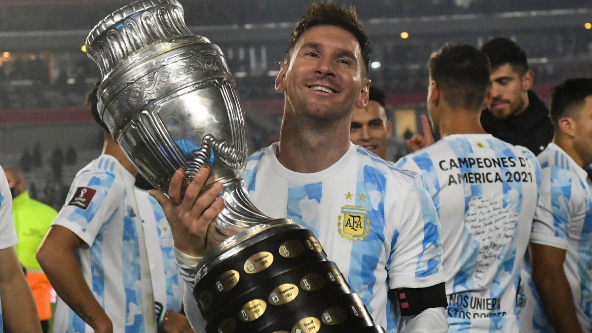 Lionel Messi con la ansiada Copa América.