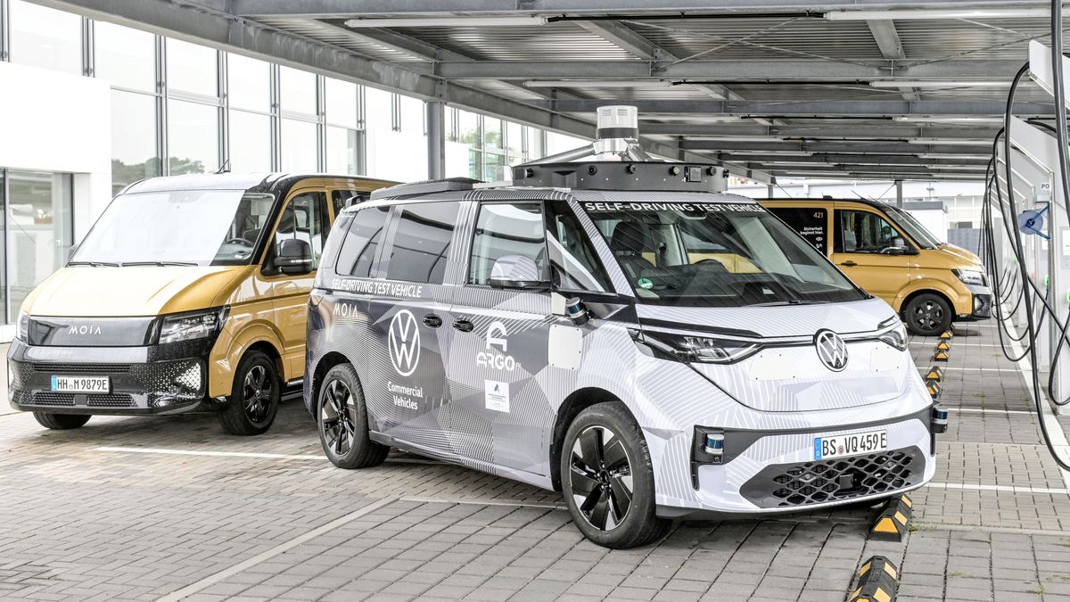 Volkswagen presenta soluciones para un sistema de transporte integrado y preparado para el futuro en el Congreso Mundial de Sistemas Inteligentes de Transporte en Hamburgo. El foco principal esta en la conducción autónoma