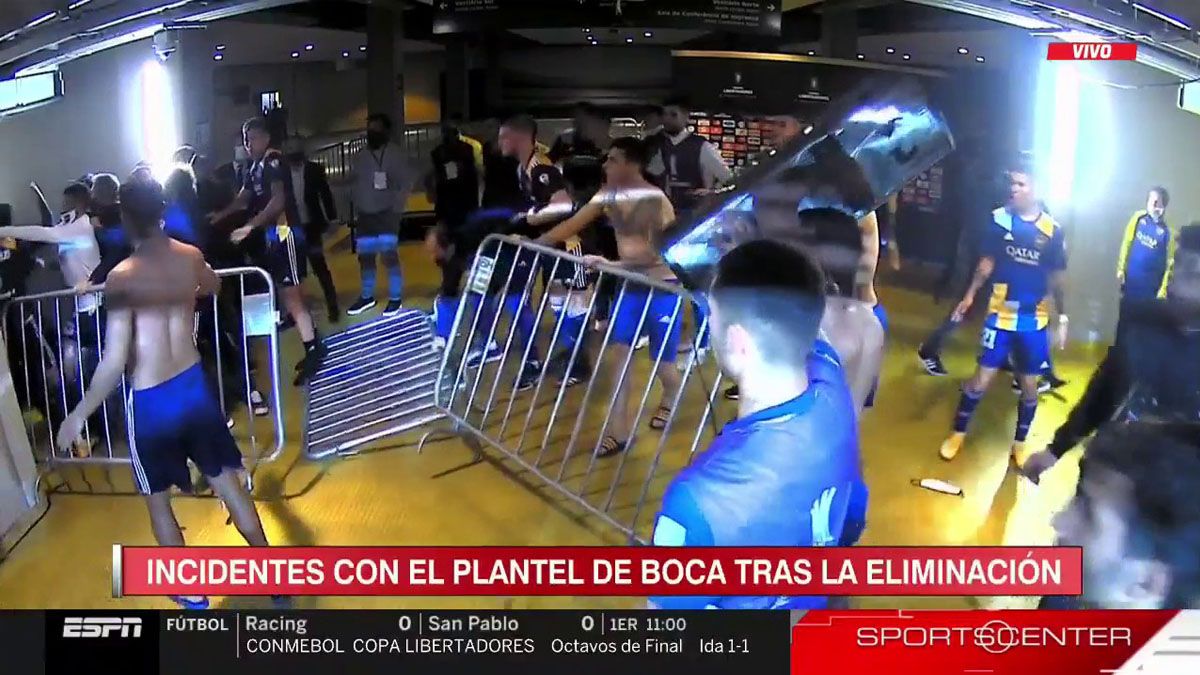Escándalo con los futbolistas de Boca tras el partido ante Atlético Mineiro.