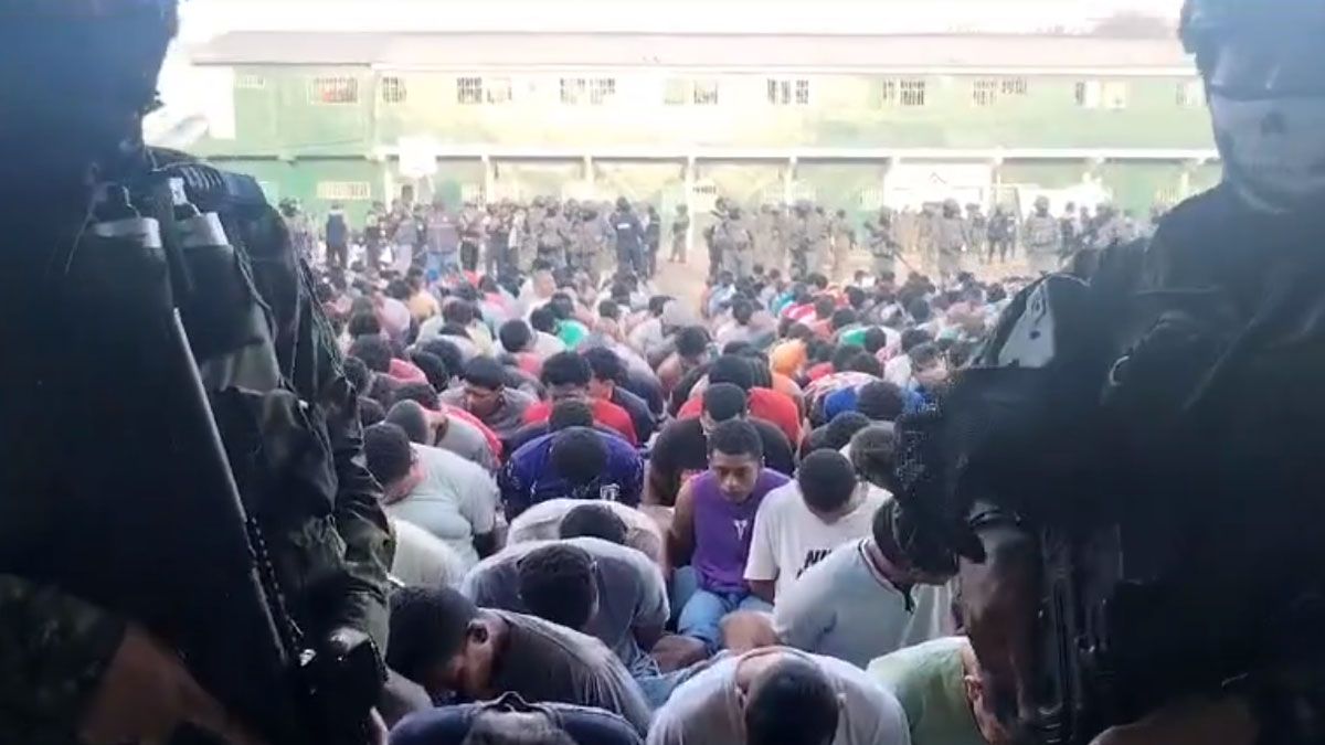 la policía dice controlar las cárceles ecuatorianas, pero el crimen organizado acaba de asesinar a un fiscal antinarcos. (Fotó: Gentileza El Universo)